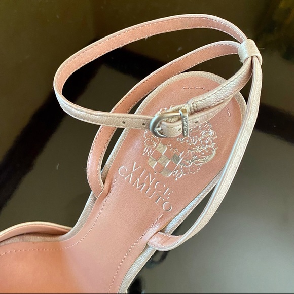VINCE CAMUTO ANKLE STRAP SANDAL - Picture 4 of 5
